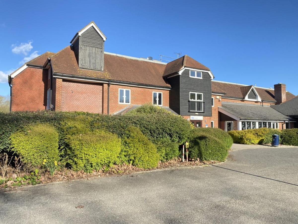 Ibis Budget Stansted Bishops Stortford Birchanger Exterior photo