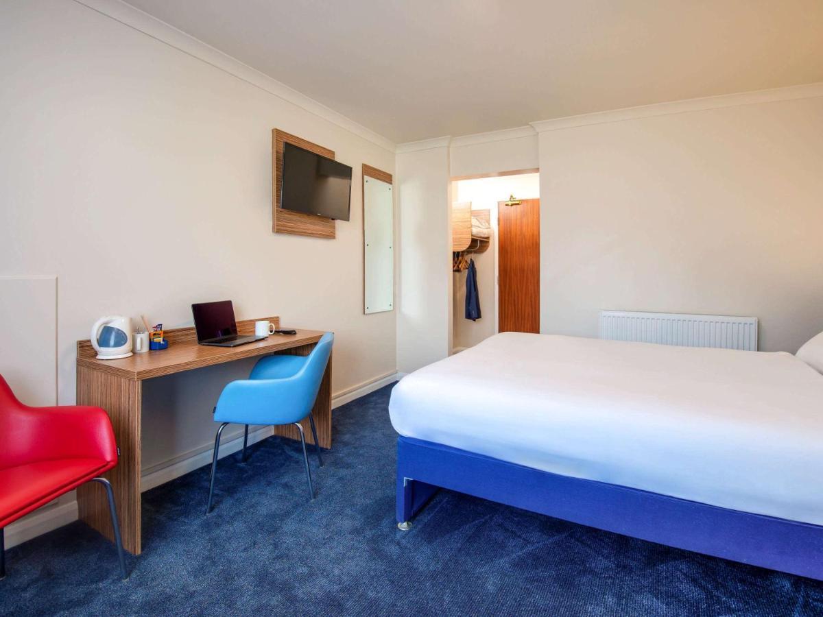 Ibis Budget Stansted Bishops Stortford Birchanger Exterior photo